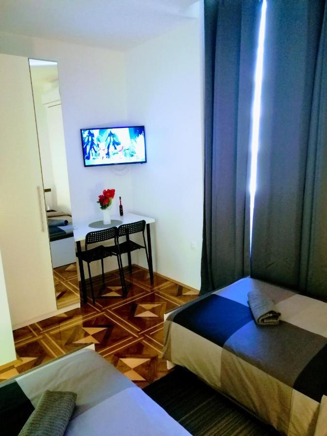 Zpula Center Studio Apartments Exteriér fotografie