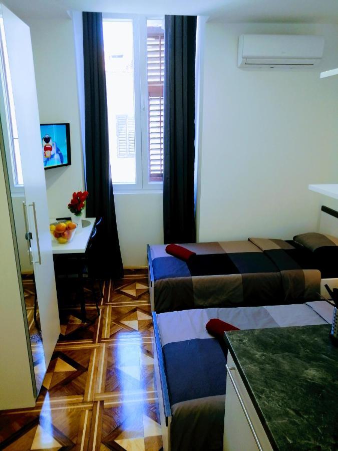 Zpula Center Studio Apartments Exteriér fotografie