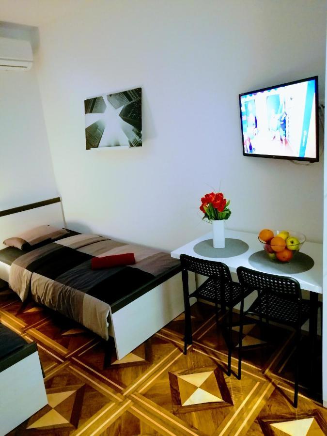 Zpula Center Studio Apartments Exteriér fotografie