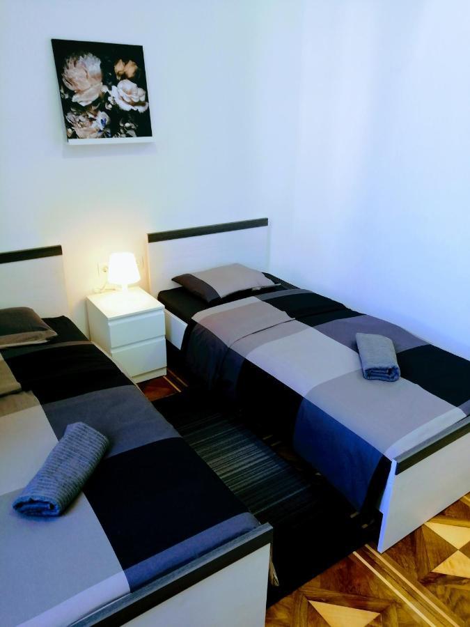 Zpula Center Studio Apartments Exteriér fotografie