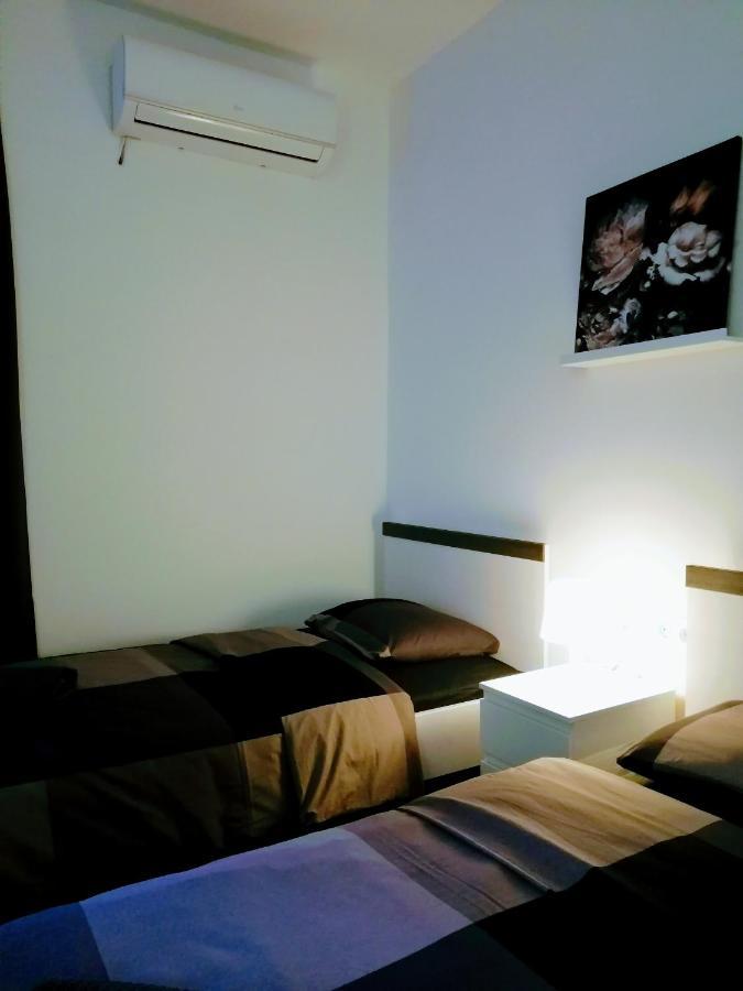 Zpula Center Studio Apartments Exteriér fotografie