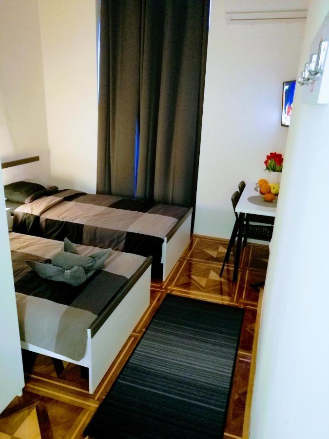 Zpula Center Studio Apartments Exteriér fotografie