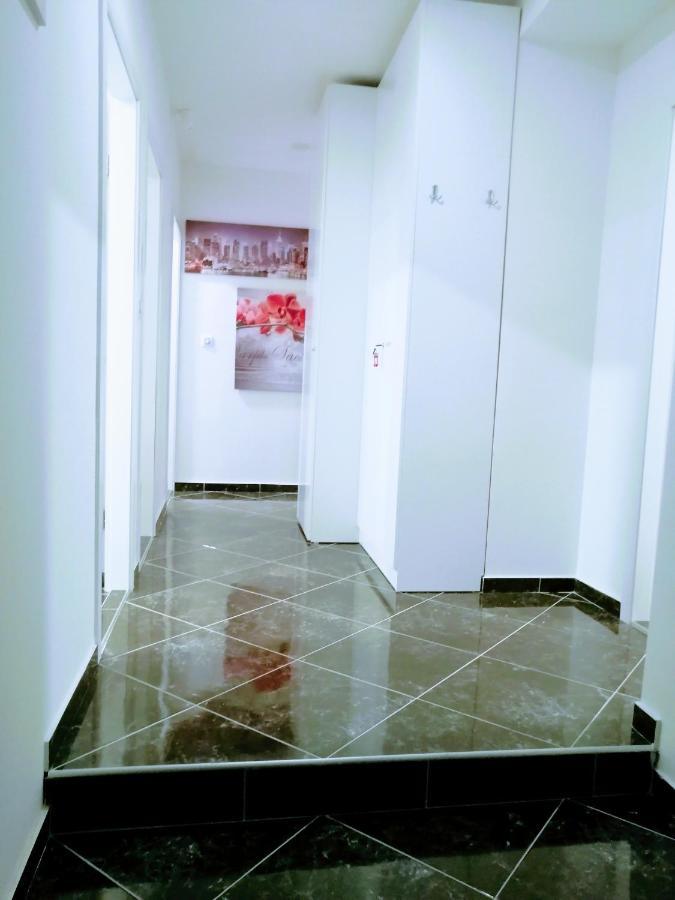 Zpula Center Studio Apartments Exteriér fotografie